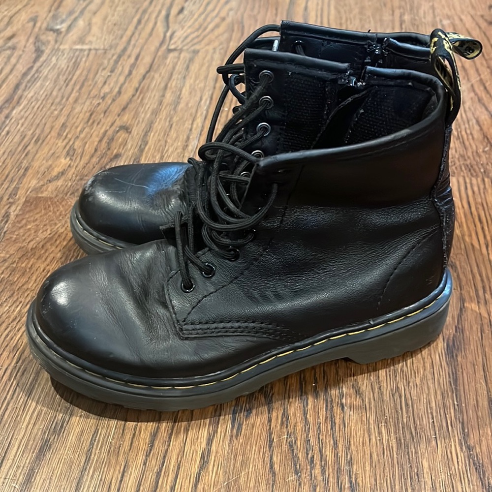 Dr. Marten’s  air Wair black boots kid size 2